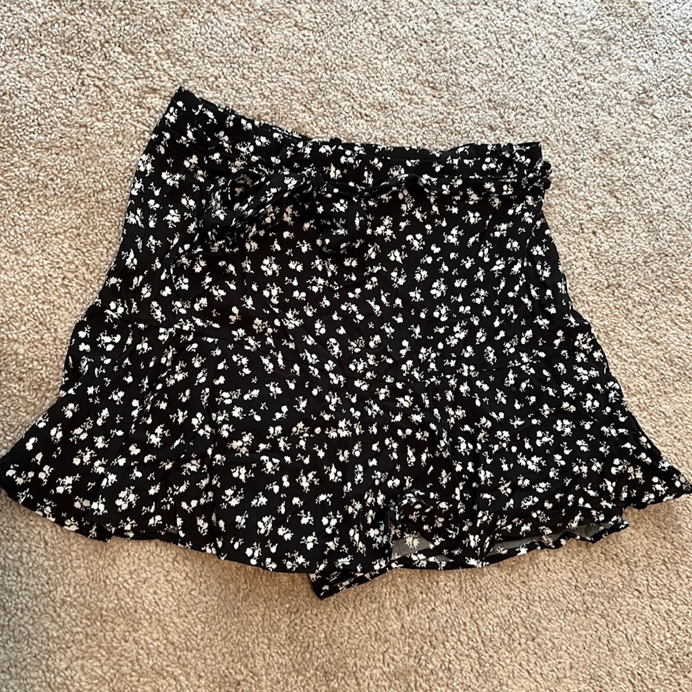 Black and white floral skort from Zara